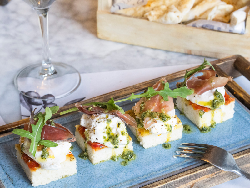 ¿Qué es la focaccia? Historia, origen y tipos de este pan italiano