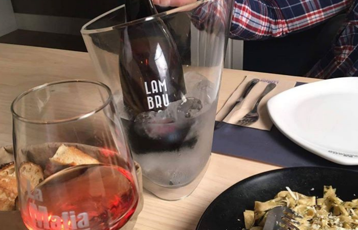 ¿Qué es el vino Lambrusco? Origen y usos en la cocina italiana