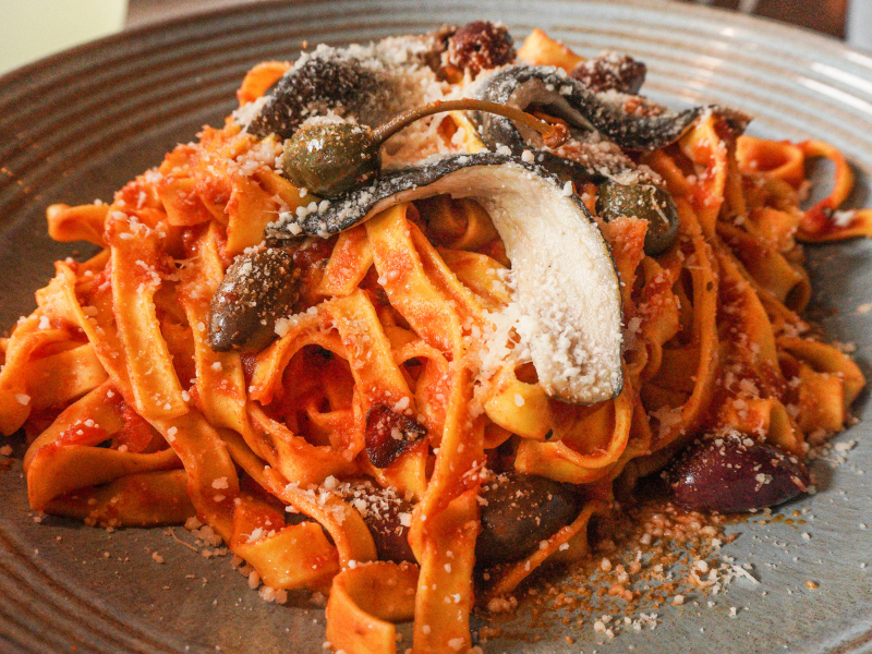 Tallarines a la puttanesca: Receta original italiana