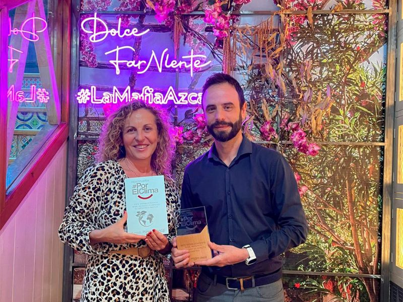 La Mafia se sienta a la mesa de Azca (Madrid) recibe el sello de local sostenible de Hostelería #PorElClima, impulsado por Coca-Cola