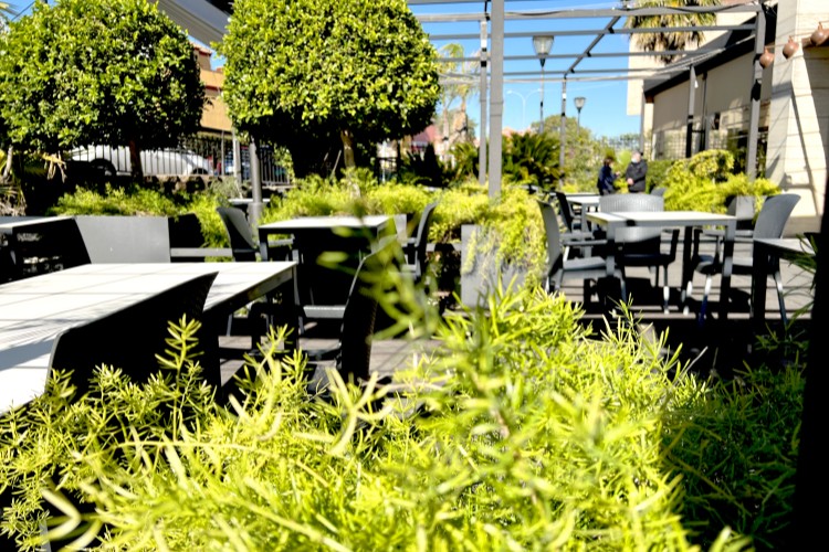 Restaurante italiano con terraza en Tomares