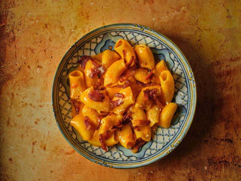 diferencia pasta carbonara alfredo