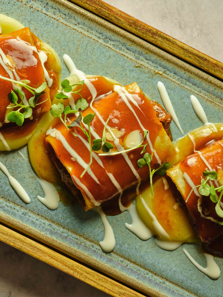 Bocatti di caneloni de rabo