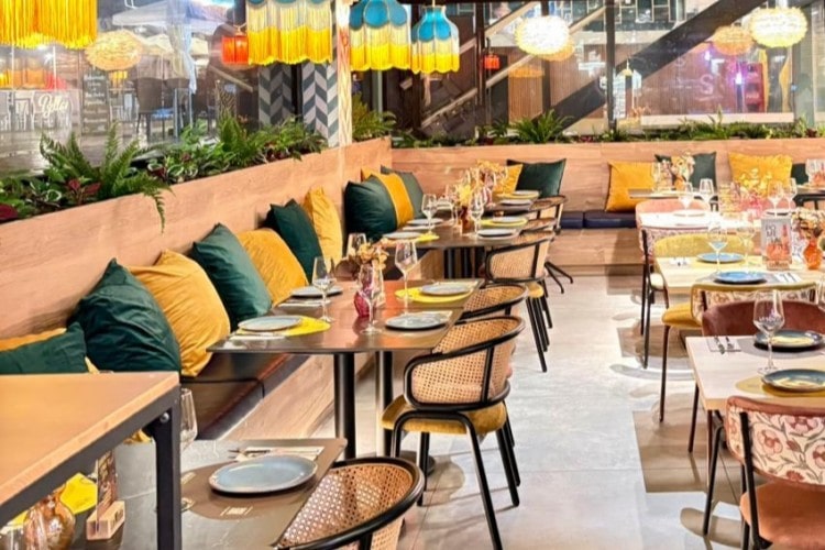 Comer pasta italiana en la Playa de las Canteras